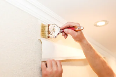 Pose de papier peint à Courrensan — revêtements muraux et toiles de verre